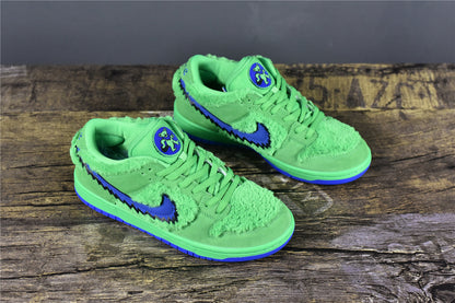 SB Dunk Low x Grateful Dead 'Green'