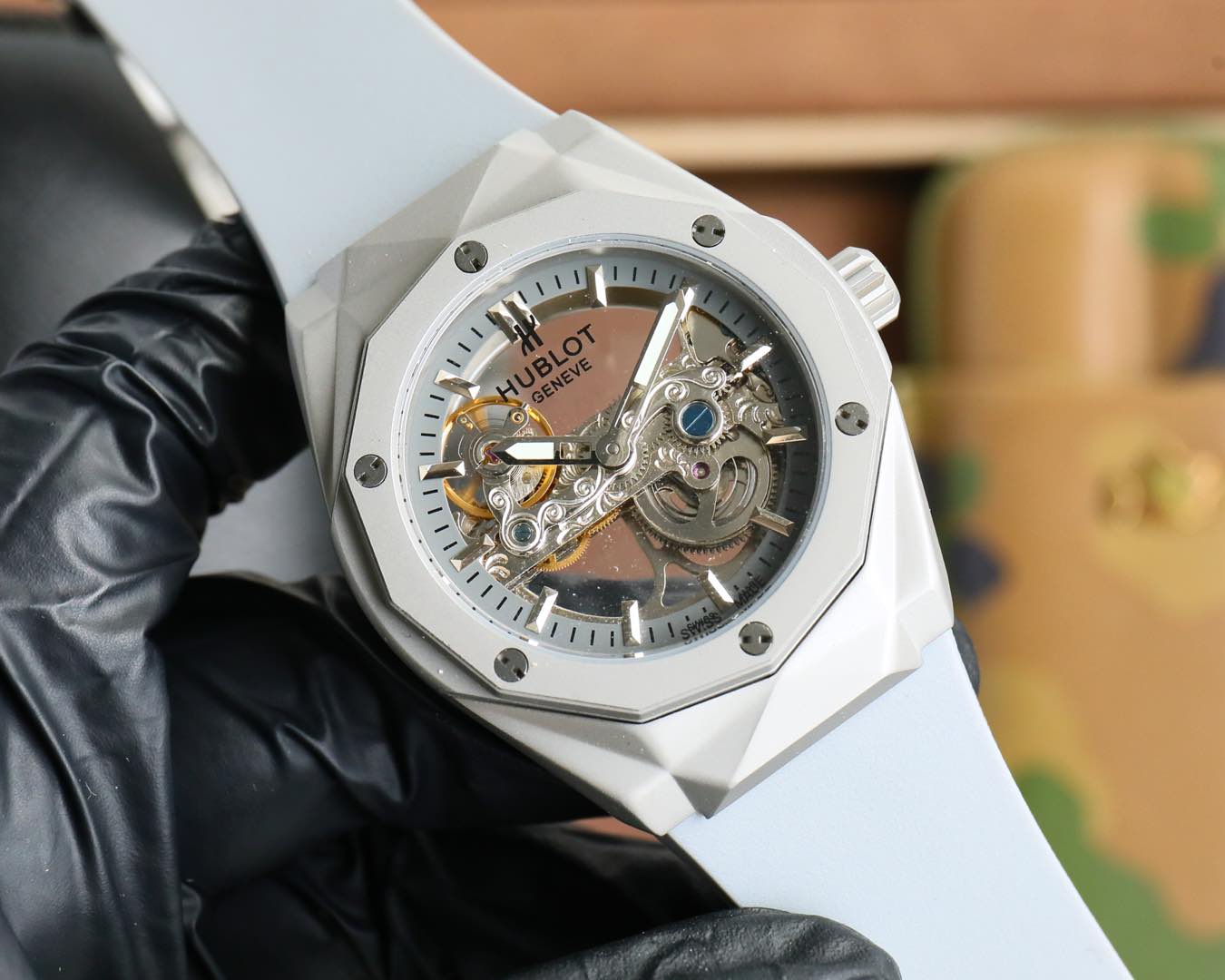 HBT White Hollow - White Rubber - Automatic - 45mm