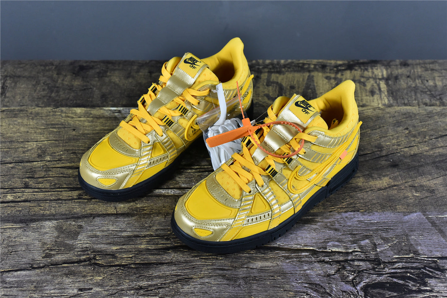 Off-W** Air Rubber Dunk University Gold