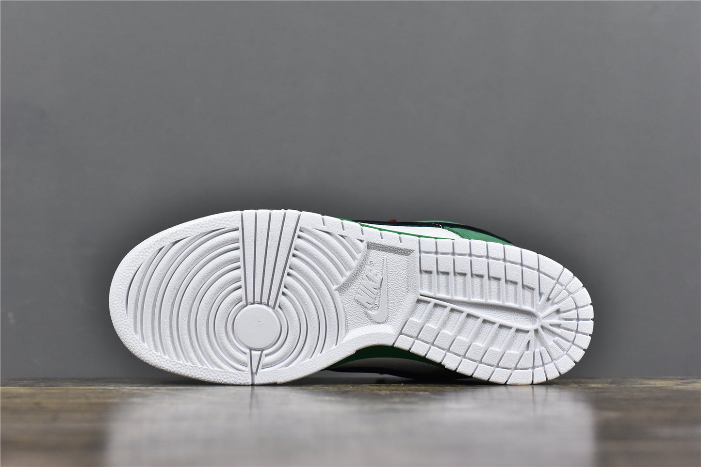 SB Dunk Low x Heineken