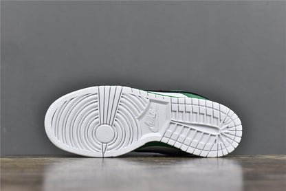 SB Dunk Low x Heineken