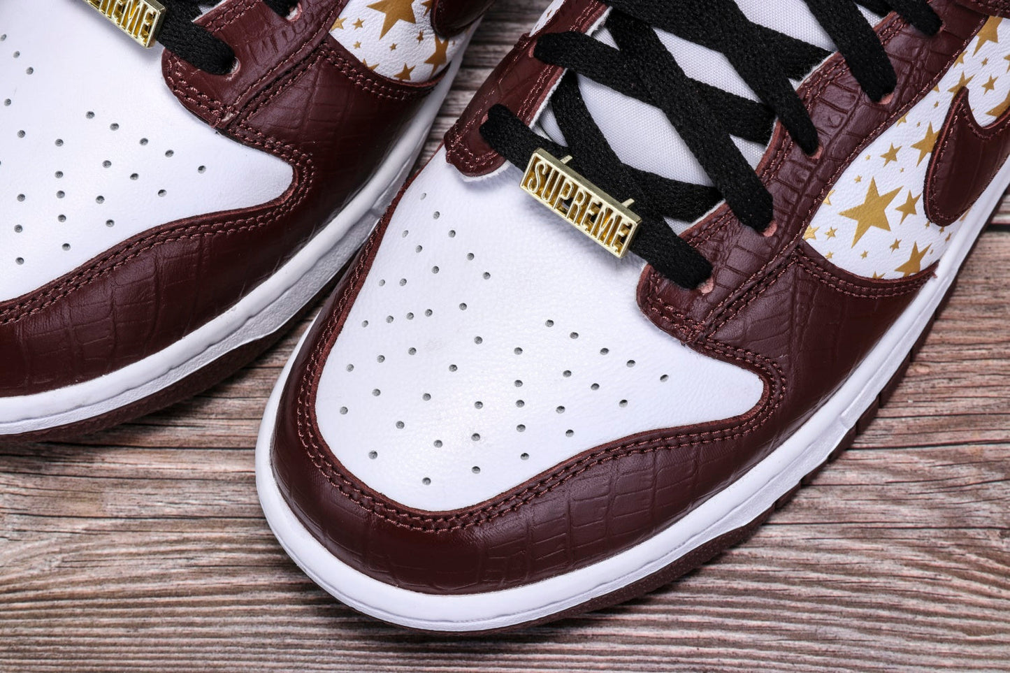 SB Dunk Low x Supreme 'Barkroot Brown'