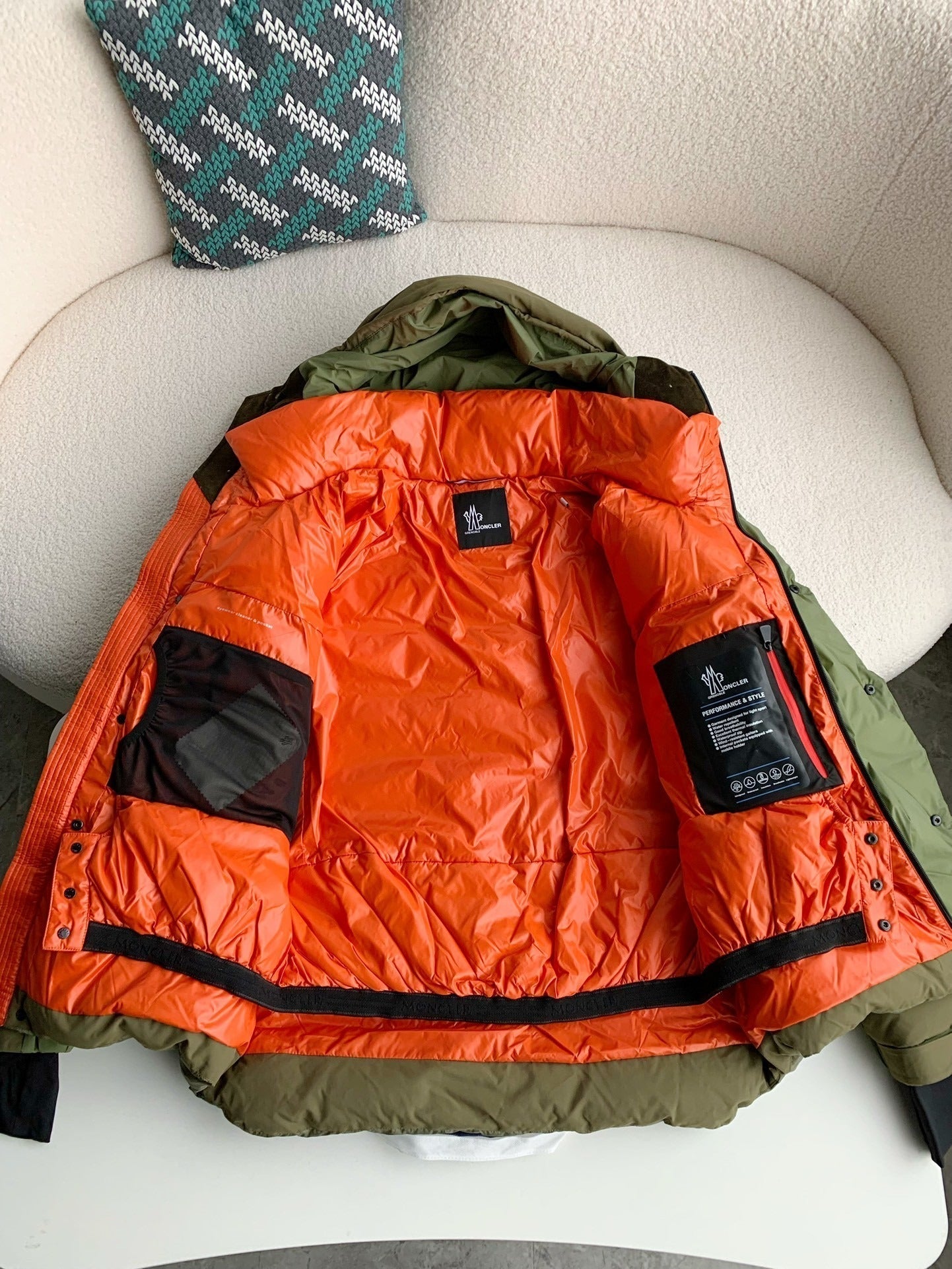 MONCLER DOWN JACKET